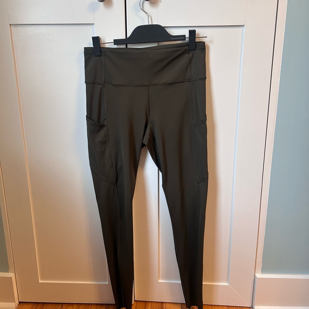 ✨ Lululemon Fast and Free Reflective Leggings, Size 10 in Olive Green